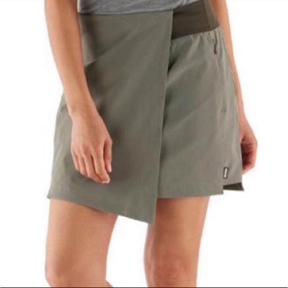 Rei Womens Size Medium Athletic Skort Olive Green Shorts Skirt‎ Zip Pocket